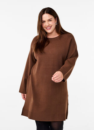 Zizzi Strickkleid mit Rundhalsausschnitt und Schlitz, Carafe Solid, Model image number 0