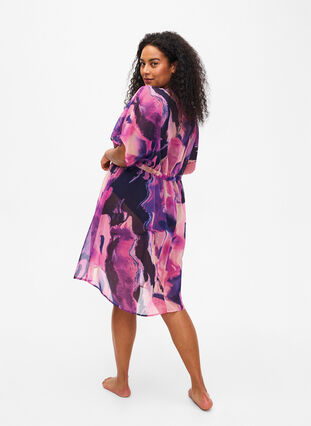 Zizzi Strand-Kimono mit Druck, Purple Swirl, Model image number 1