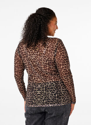 Zizzi Netzbluse mit Leopardenmuster, LEO AOP, Model image number 1