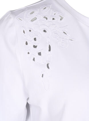 Zizzi T-Shirt aus Bio-Baumwolle mit Stickereidetails, Bright White, Packshot image number 3