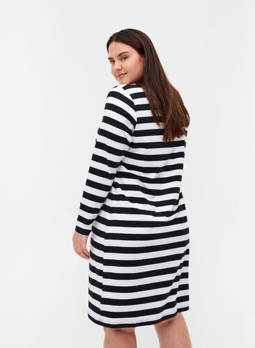 Zizzi Gestreiftes Baumwollkleid mit langen Ärmeln, Black w. White, Model image number 1