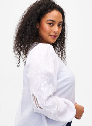 Zizzi Bluse aus TENCEL™-Modal mit gestickten Details, Bright White, Model image number 2