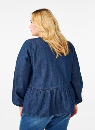 Zizzi Peplum-Bluse aus Denim mit Bindeverschluss, Dark Blue Denim, Model image number 1