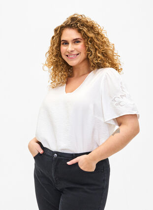 Zizzi  Kurzarm-Bluse aus Viskose mit Stickerei, Bright White, Model image number 0
