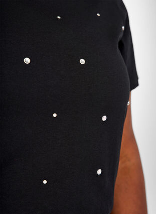 Zizzi Baumwoll-T-Shirt mit Strasssteinen, Black, Model image number 2