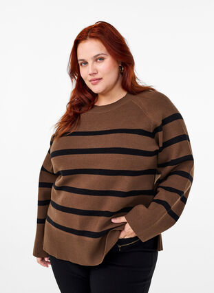 Zizzi Gestreifte Strickbluse mit Rundhalsausschnitt, Carafe w. black , Model image number 0