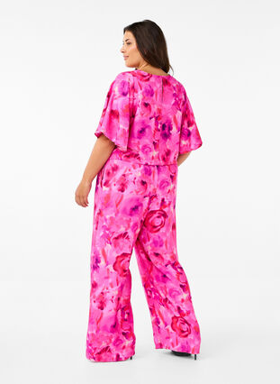 Zizzi Geblümter Jumpsuit mit Fledermausärmeln, Pink Rose AOP, Model image number 2