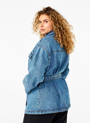 Zizzi Denim-Jacke mit Bindegürtel, Blue Denim, Model image number 1