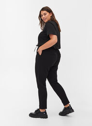 Cropped Maddison Hose, Black, Model