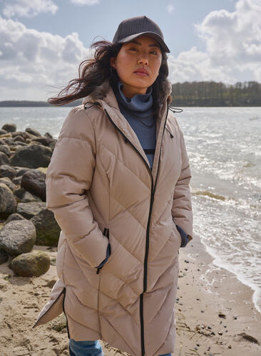 Zizzi Lange Winterjacke mit Kapuze und Kunstfellkragen, Simply Taupe, Image image number 0