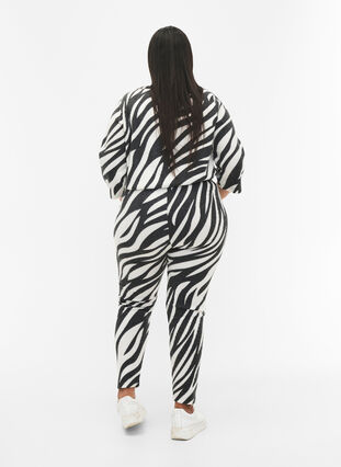 Zizzi Leggings mit Zebra-Print, White Zebra, Model image number 1