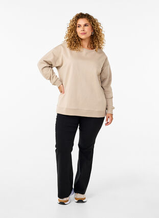 Zizzi Sweatshirt mit Rundhalsausschnitt, Simply Taupe, Model image number 2