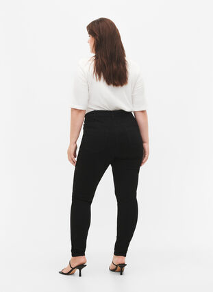 Zizzi Amy Jeans mit hoher Taille und extra schlanker Passform, Black, Model image number 1