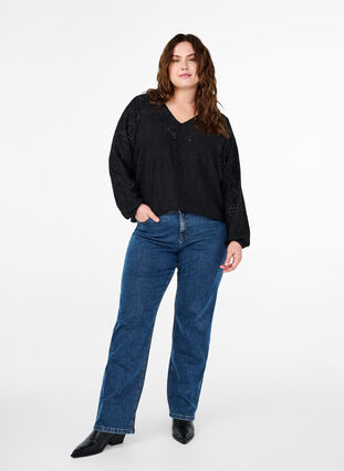 Zizzi  Langärmelige Bluse mit V-Ausschnitt und Lochmuster, Black, Model image number 2