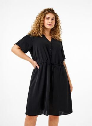 Zizzi Kurzärmliges Kleid mit Bindeband an der Taille, Black, Model image number 0