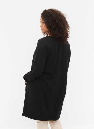 Zizzi Pulloverkleid mit V-Ausschnitt, Black, Model image number 1