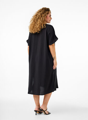 Zizzi Kleid aus Viskose mit V-Ausschnitt, Black, Model image number 1