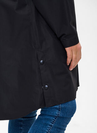 Zizzi Regenjacke mit Taschen und Kapuze, Black, Model image number 2