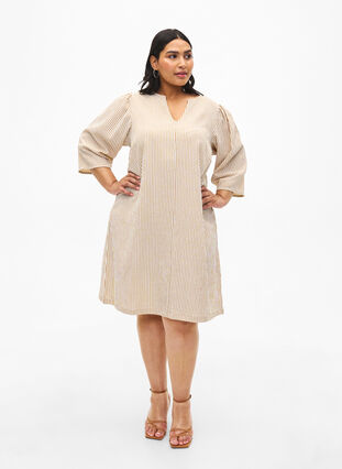 Zizzi Gestreiftes Kleid mit 3/4-Ärmeln, Camel Stripe, Model image number 2