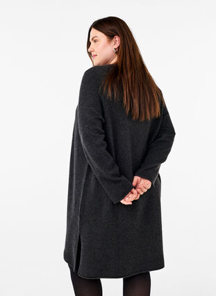 Zizzi Strickkleid mit Rundhalsausschnitt und Schlitz, Dark Grey Melange, Model image number 1