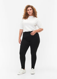 Extra schmale Amy Jeans mit hoher Taille, Black, Model