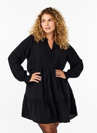 Kurzes Kleid mit Ziernähten und Knöpfen, Black, Model