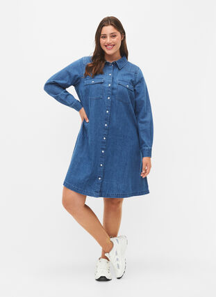 Zizzi Jeanskleid mit Knöpfen, Blue denim, Model image number 2