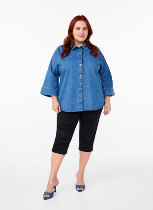 Zizzi Jeanshemd mit Strass-Steinchen und 3/4 Ärmeln, Bl. Denim Rhinestone, Model image number 2