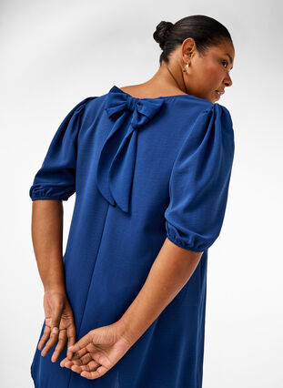 Zizzi Kurzes Kleid mit Schleifen-Detail hinten, Estate Blue, Image image number 0