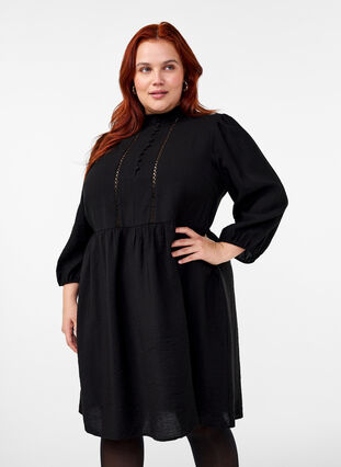 Zizzi Knielanges Kleid mit Stickerei und 3/4-Ärmeln, Black, Model image number 0