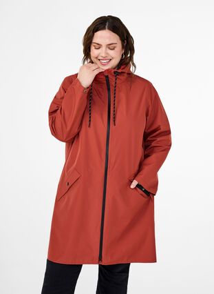 Zizzi Regenjacke mit Taschen und Kapuze, Chili Oil, Model image number 0