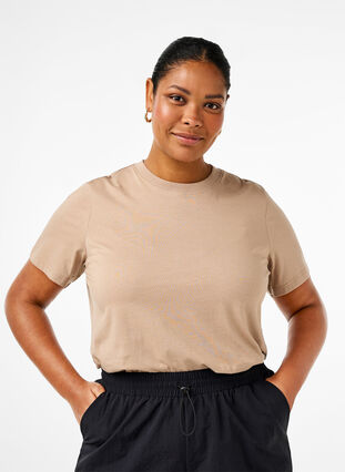 Zizzi Basic-T-Shirt aus Baumwolle mit Rundhalsausschnitt, Silver Mink, Model image number 0