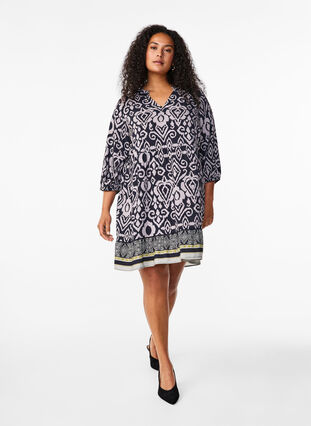 Zizzi Kurzes Kleid mit Print und A-Form, Black AOP, Model image number 2