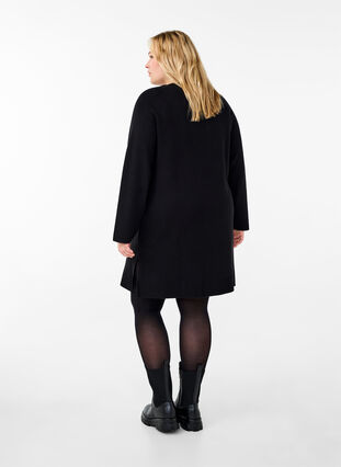 Zizzi Strickkleid mit Rundhalsausschnitt und Schlitz, Black Solid, Model image number 1