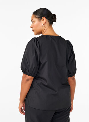 Zizzi Kurzärmelige Bluse mit Spitzendetail, Black, Model image number 1