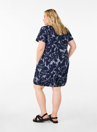 Zizzi Kurzärmliges Baumwollkleid mit Aufdruck, Skyrocket AOP, Model image number 1