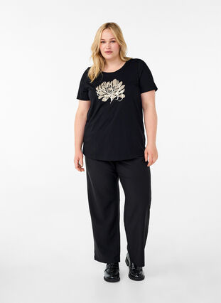 Zizzi T-Shirt mit Motiv, Black w. Flower, Model image number 2