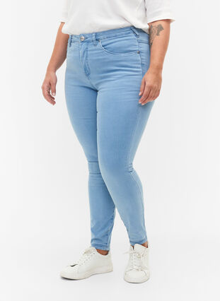 Zizzi Super Slim Amy Jeans mit hoher Taille, Ex Lt Blue, Model image number 2