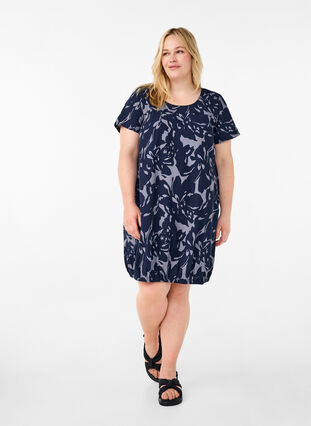 Zizzi Kurzärmliges Baumwollkleid mit Aufdruck, Skyrocket AOP, Model image number 2