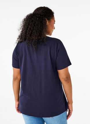 Zizzi Unifarbenes Basic-T-Shirt aus Baumwolle, Night Sky, Model image number 1