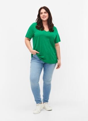 Zizzi Kurzärmliges Basic-T-Shirt mit V-Ausschnitt, Jolly Green, Model image number 2