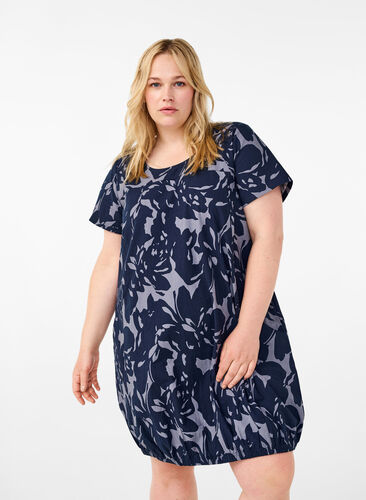 Zizzi Kurzärmliges Baumwollkleid mit Aufdruck, Skyrocket AOP, Model image number 0