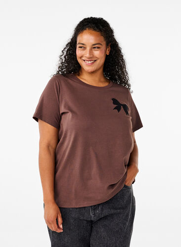 Zizzi T-Shirt aus Baumwolle mit Schleife, C. Martini W. Black, Model image number 0