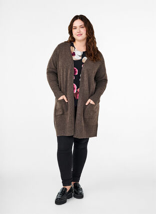 Zizzi Strickjacke mit Rippenstrick und Taschen, Espresso Mel., Model image number 2