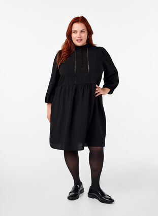 Zizzi Knielanges Kleid mit Stickerei und 3/4-Ärmeln, Black, Model image number 3