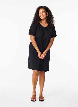 Zizzi T-Shirt-Kleid aus Baumwolle, Black, Model image number 2