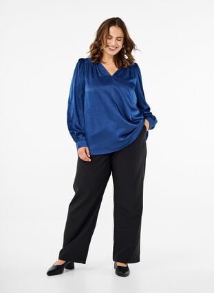 Zizzi  Langärmelige Bluse mit Rüschen und V-Ausschnitt, Estate Blue, Model image number 2