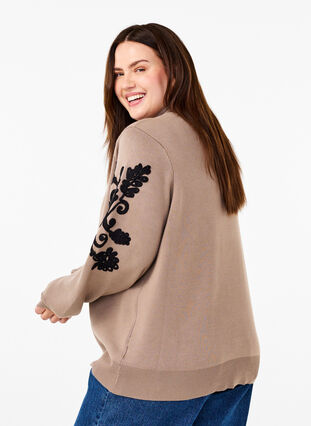 Zizzi  Strickbluse mit Stickerei, Desert Taupe Comb, Model image number 1