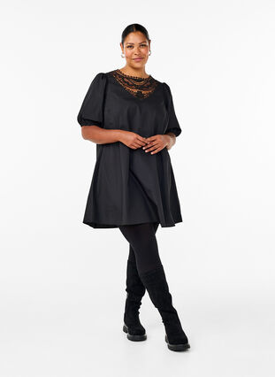 Zizzi Kurzes Kleid mit Spitzendetails, Black, Model image number 2