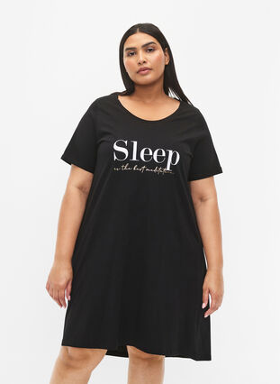 Zizzi Kurzärmeliges Nachthemd aus Bio-Baumwolle, Black Sleep, Model image number 0